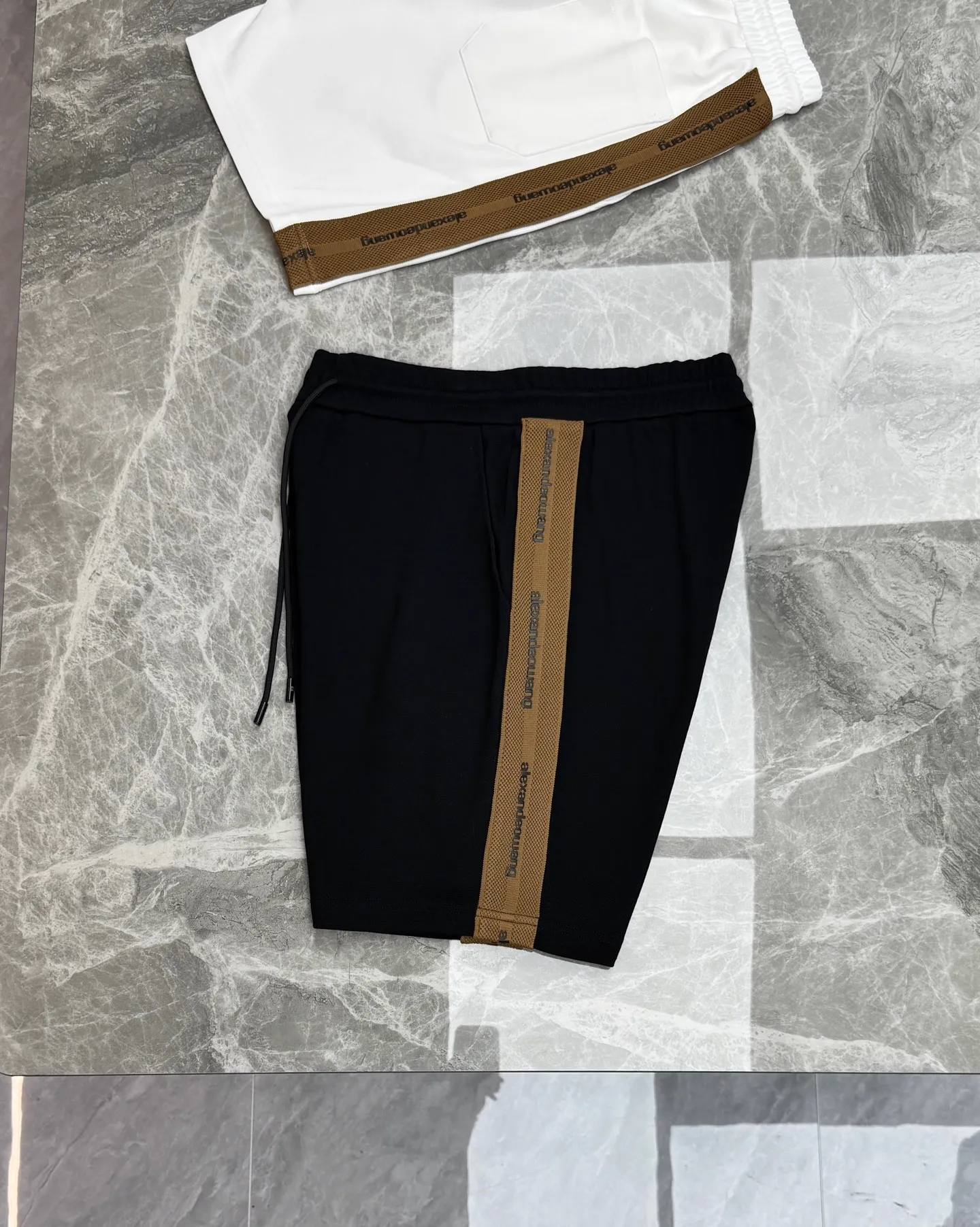175。 190 ⚜️ Alexa*wang 26s ， Same Style❤️ . ！ ，Breathable ， OK。 ， ， . ， ， Sneakers、 ， get or ！ ！ ：Black.White.Sizes：M-3XL（S ） ❗️175/145 L